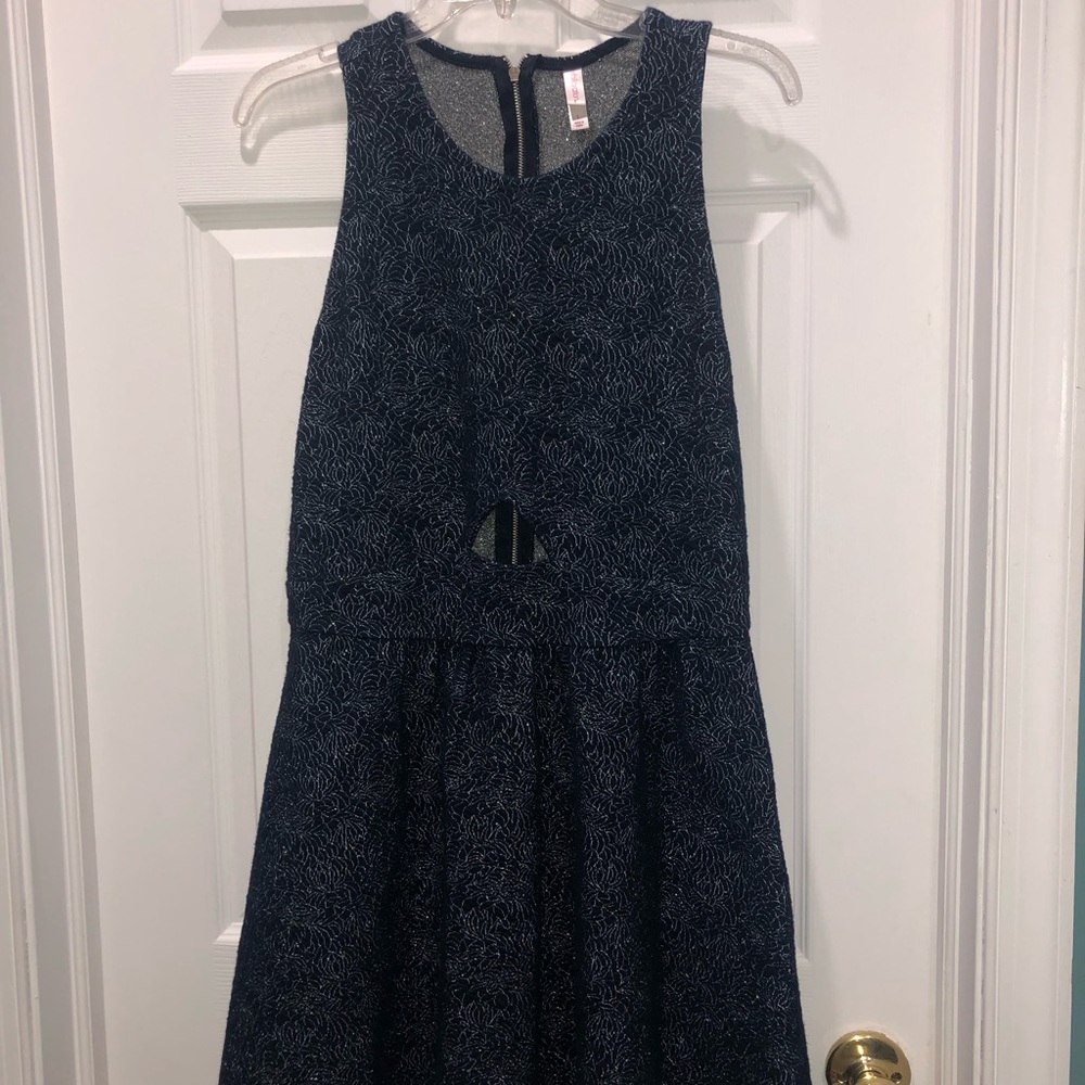 Dress - Picture 2 of 5